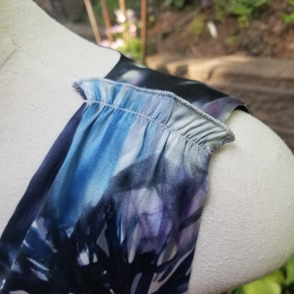 Elegant Sleeveless Silk Blouse Elie Tahari Nordstrom Beautiful Peacock Colors - Picture 2 of 5